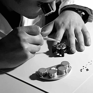 宝格丽手表受潮的原因最可能是哪些？